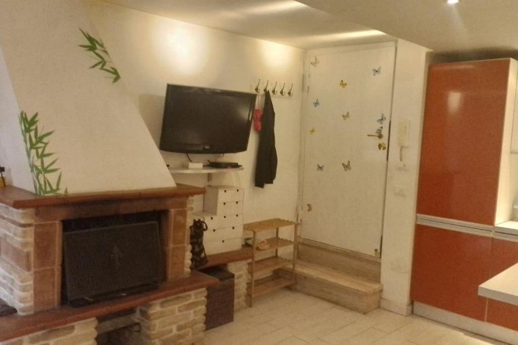 Little Well Connected Breakfast Included Apartment